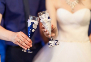 Какой и в каких количествах купить алкоголь на свадьбу?